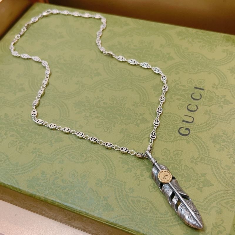 G*u*i necklaces